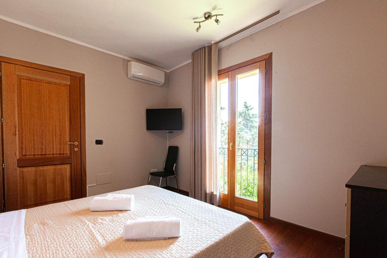 Aparthotel Residenze Le Vele&Le Maree La Maddalena  Esterno foto